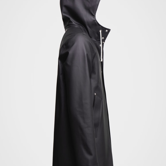 Stockholm Raincoat, Small Black | Stutterheim - Picture 2 of 7